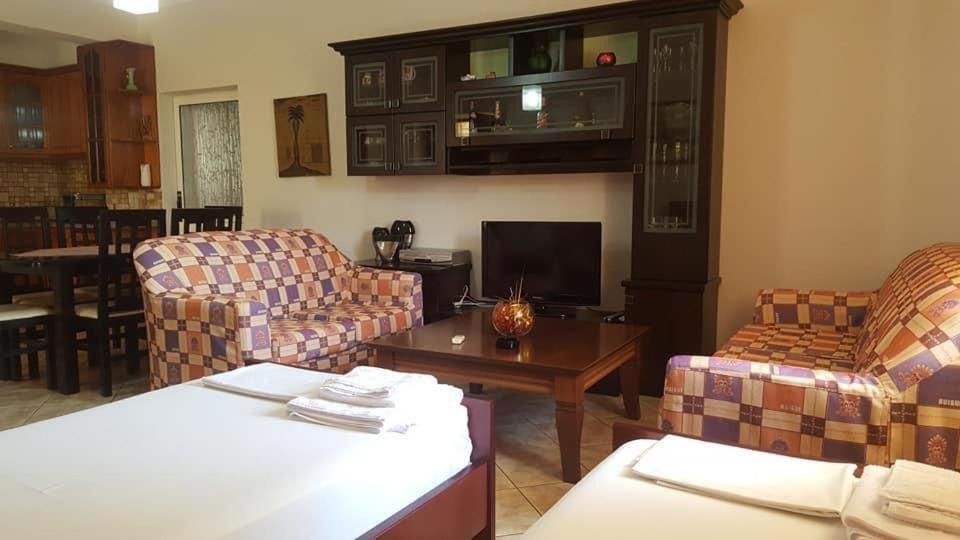 Vita Apartment - Spacious Garden And Balcony 5 Min To Beach & Center Ksamil Eksteriør bilde