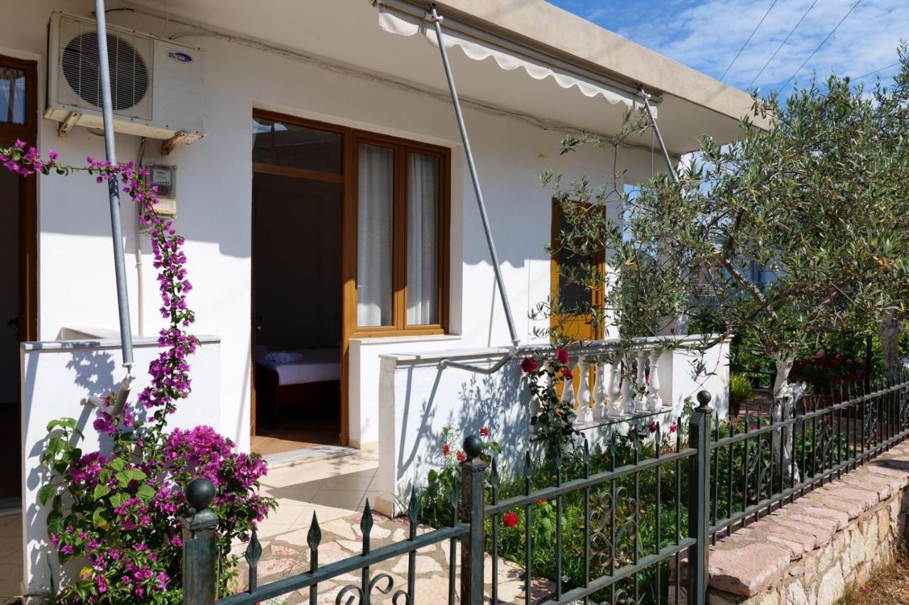 Vita Apartment - Spacious Garden And Balcony 5 Min To Beach & Center Ksamil Eksteriør bilde