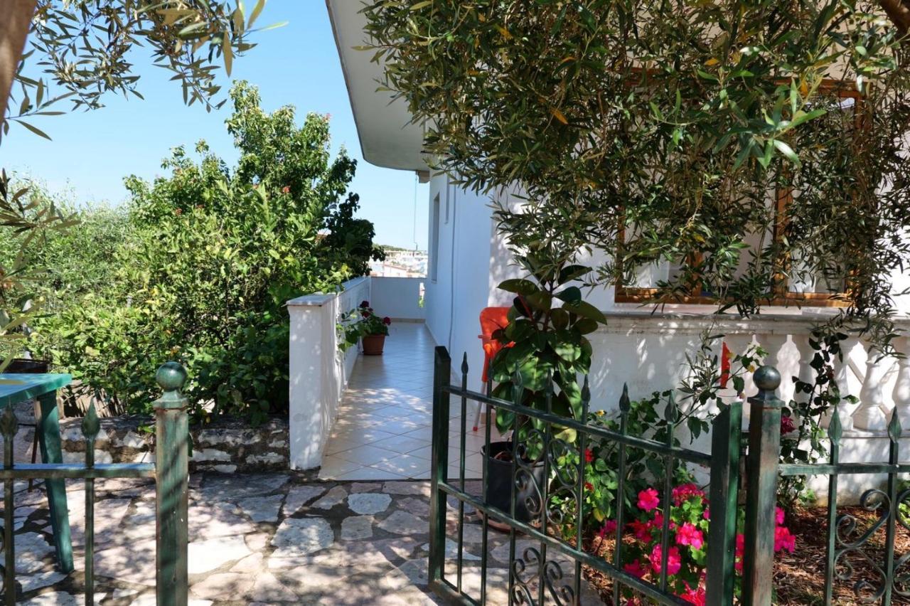 Vita Apartment - Spacious Garden And Balcony 5 Min To Beach & Center Ksamil Eksteriør bilde