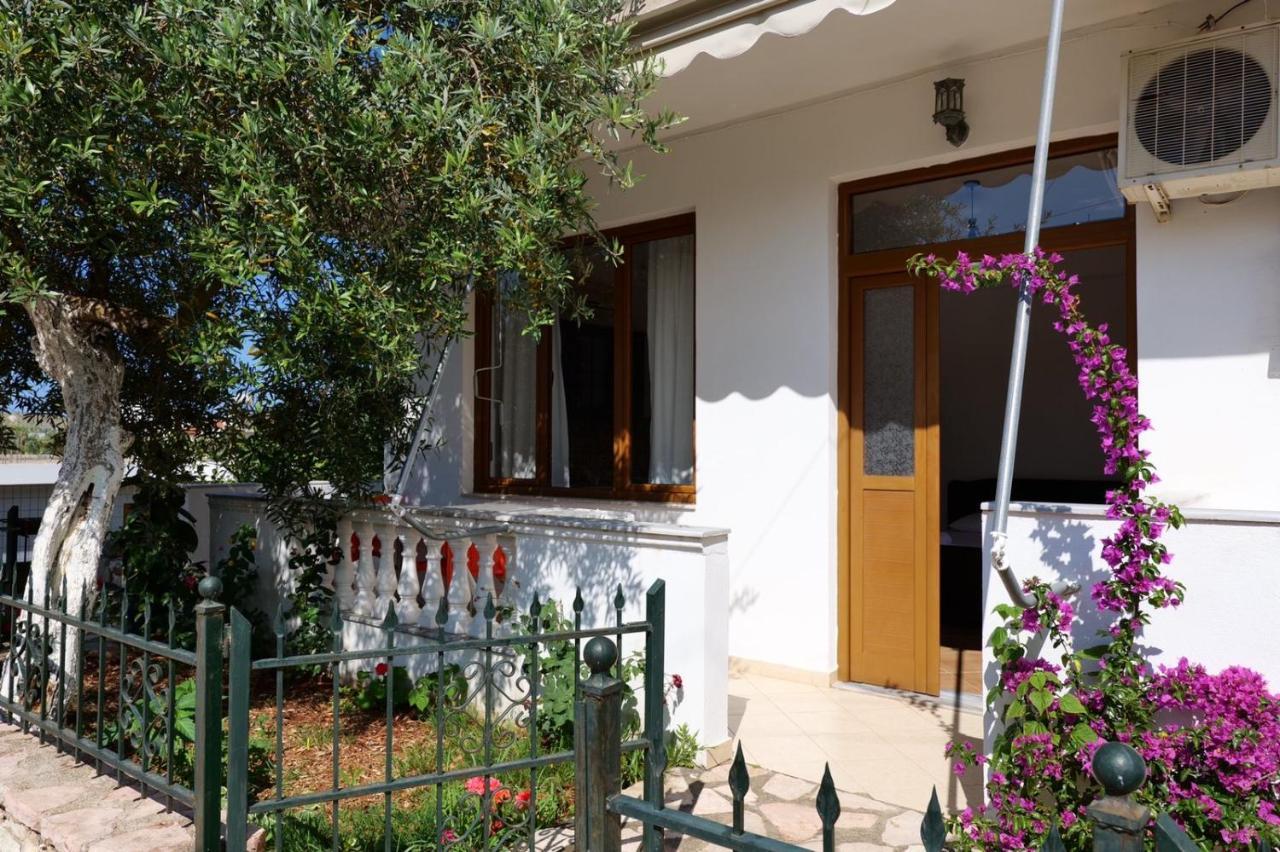 Vita Apartment - Spacious Garden And Balcony 5 Min To Beach & Center Ksamil Eksteriør bilde