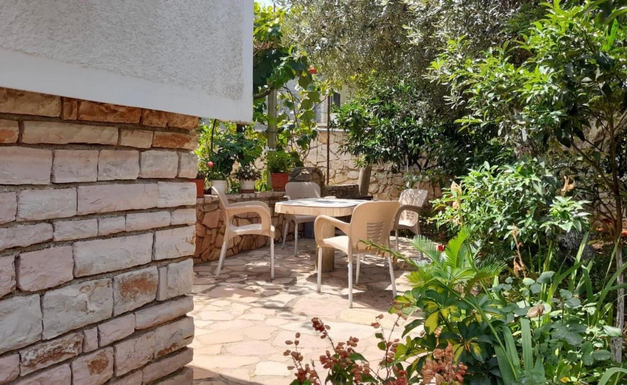 Vita Apartment - Spacious Garden And Balcony 5 Min To Beach & Center Ksamil Eksteriør bilde