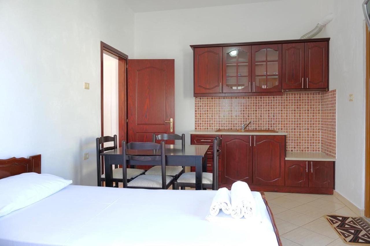Vita Apartment - Spacious Garden And Balcony 5 Min To Beach & Center Ksamil Eksteriør bilde