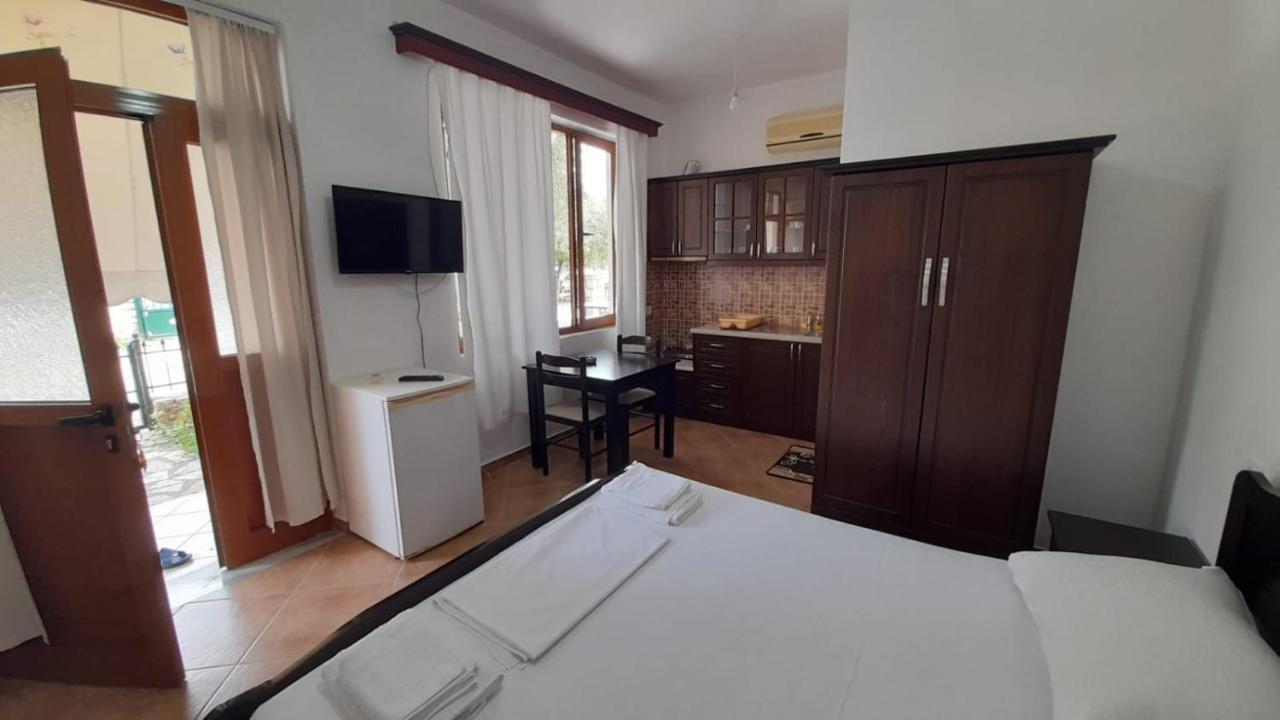Vita Apartment - Spacious Garden And Balcony 5 Min To Beach & Center Ksamil Eksteriør bilde