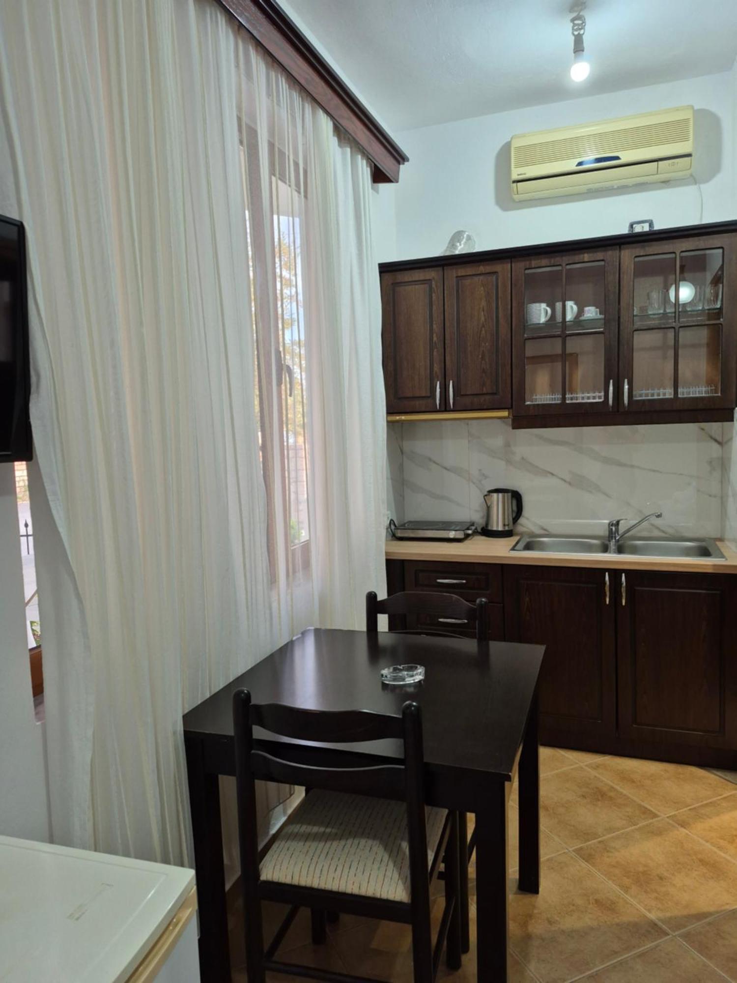 Vita Apartment - Spacious Garden And Balcony 5 Min To Beach & Center Ksamil Eksteriør bilde