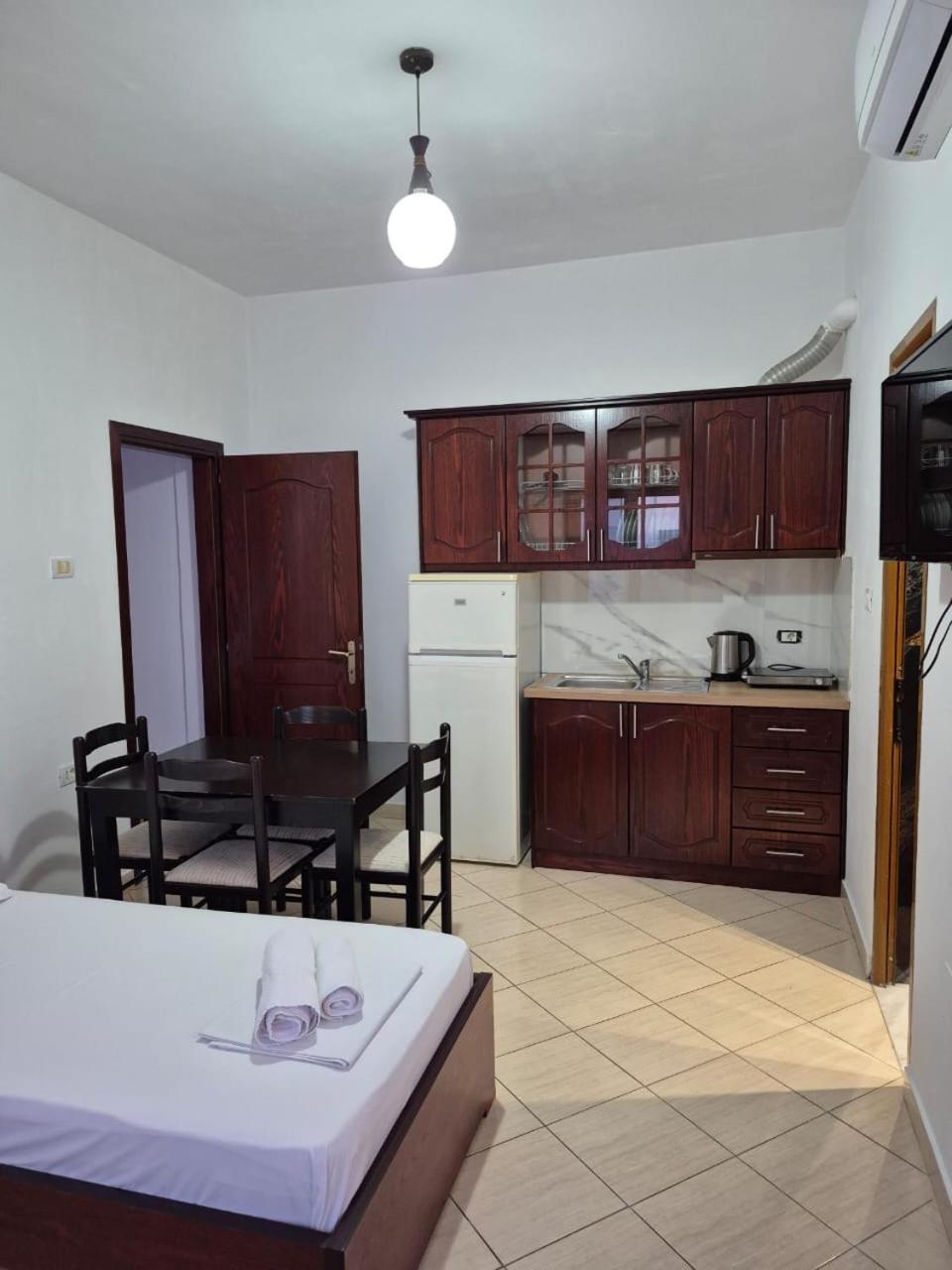 Vita Apartment - Spacious Garden And Balcony 5 Min To Beach & Center Ksamil Eksteriør bilde